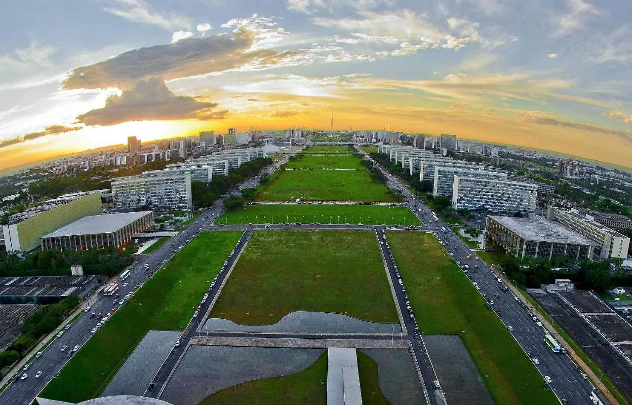 Sm1119 Flat Regiao Central Prox Embaixada Americana Brasilia 0*,  Brazil